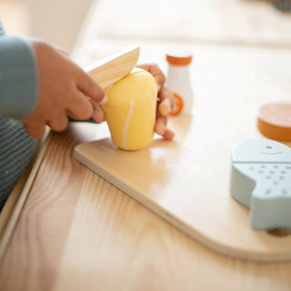 TRYCO WOODEN CHOPPING BOARD WITH FOOD